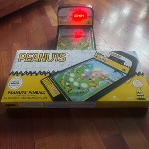 Peanuts SNOOPY Electronic Tabletop Arcade Game PINBALL Machine w/ Lights & Sound